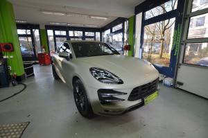 Porsche Macan Turbo in Kakhi Matt by Print Tech 2016 года